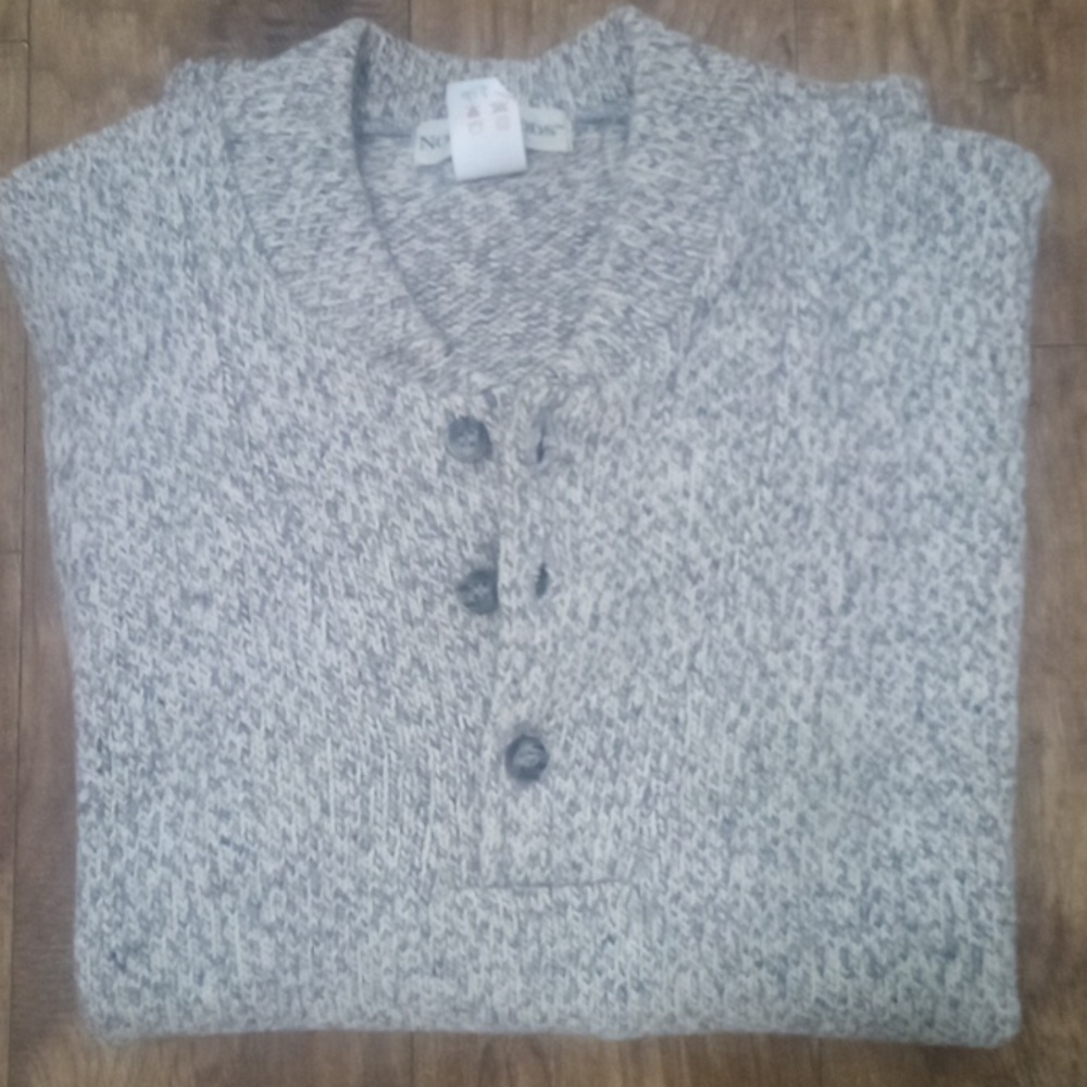 Northwoods Vintage Cozy Gray V-Neck Sweater with Button Detail XL